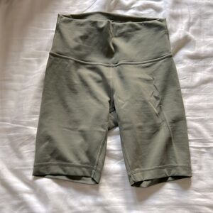 Lululemon bike shorts 8”